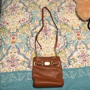 MK HAMILTON CROSSBODY (ACORN)